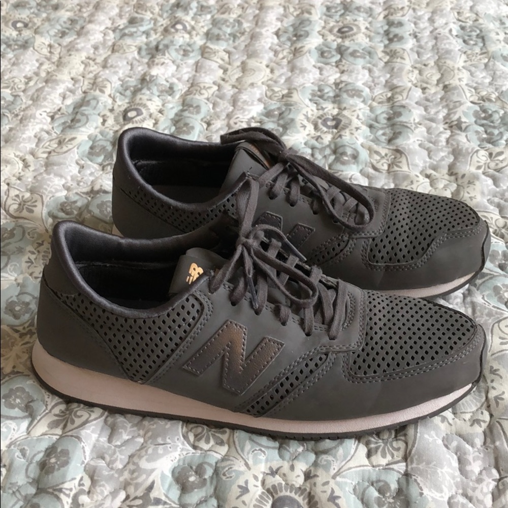 New Balance 420 sneakers